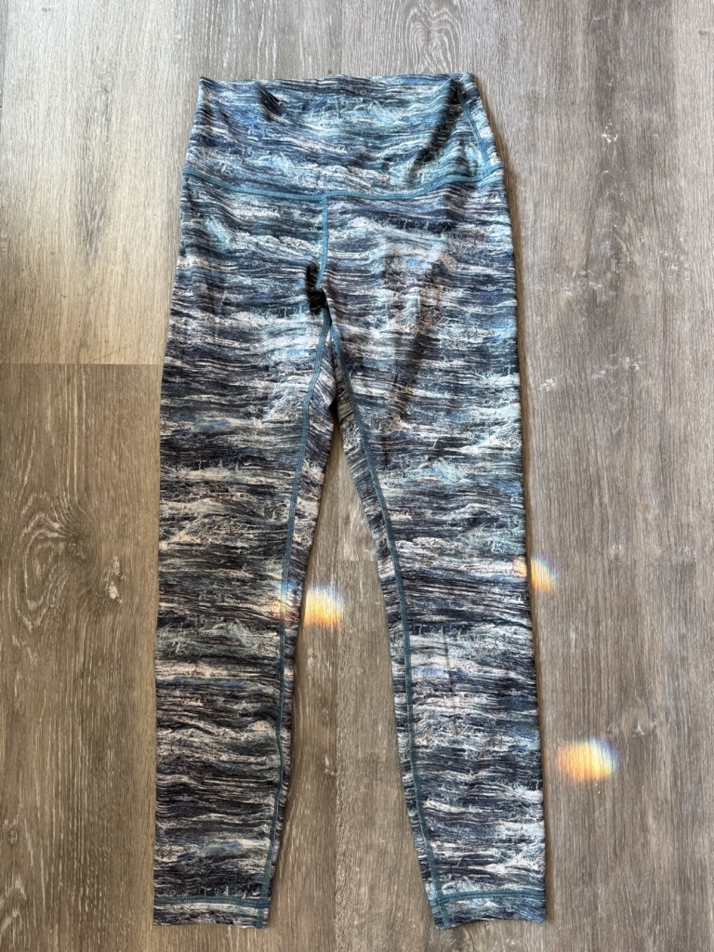 Lululemon Wunder Under 3/4 length leggings. Luxtreme fabric. Size 6.